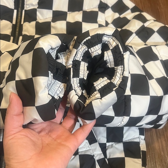 Vans Women's Checkered Puffer Jacket - Picture 8 of 12